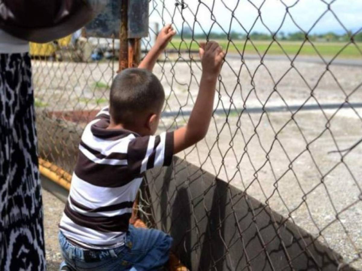 Niños migrantes hondureños, en manos de criminales, denuncian senadores de EE.UU.