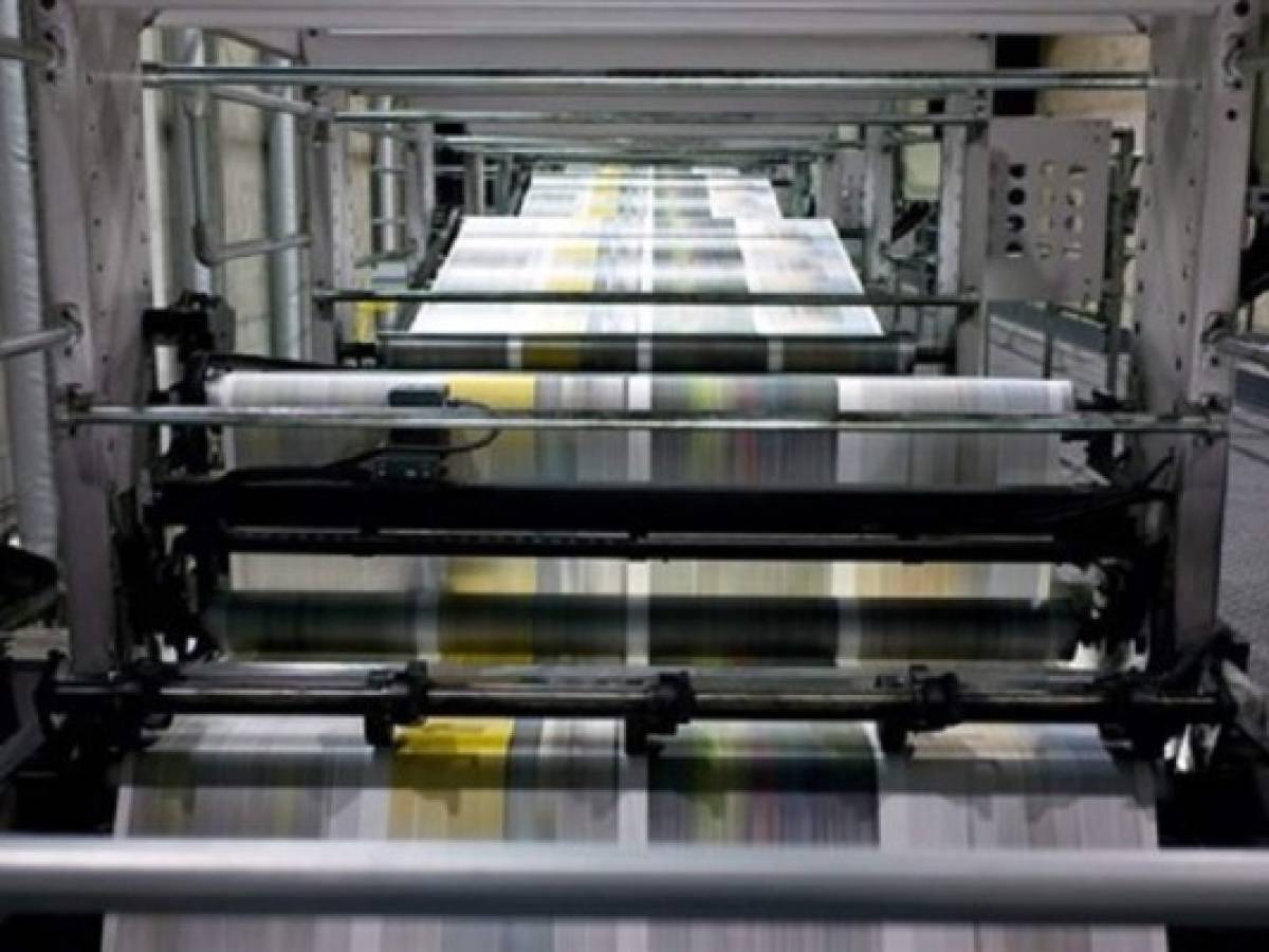 Prensa española quiere 'enterrar' el papel