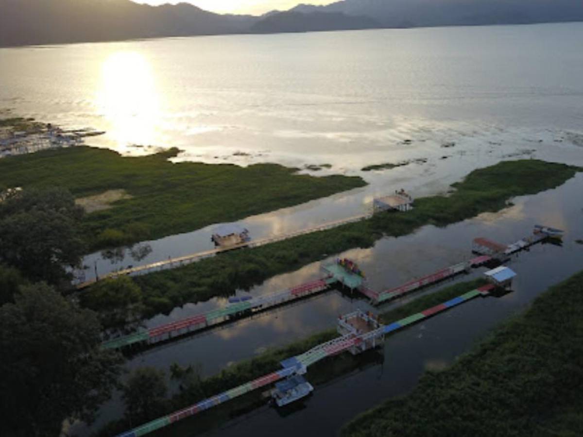 Honduras: demolieron los tradicionales muelles de Lago Yojoa