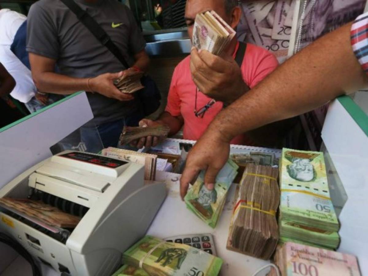FMI prevé en Venezuela inflación de hasta 1.000.000% y caída de 18% del PIB