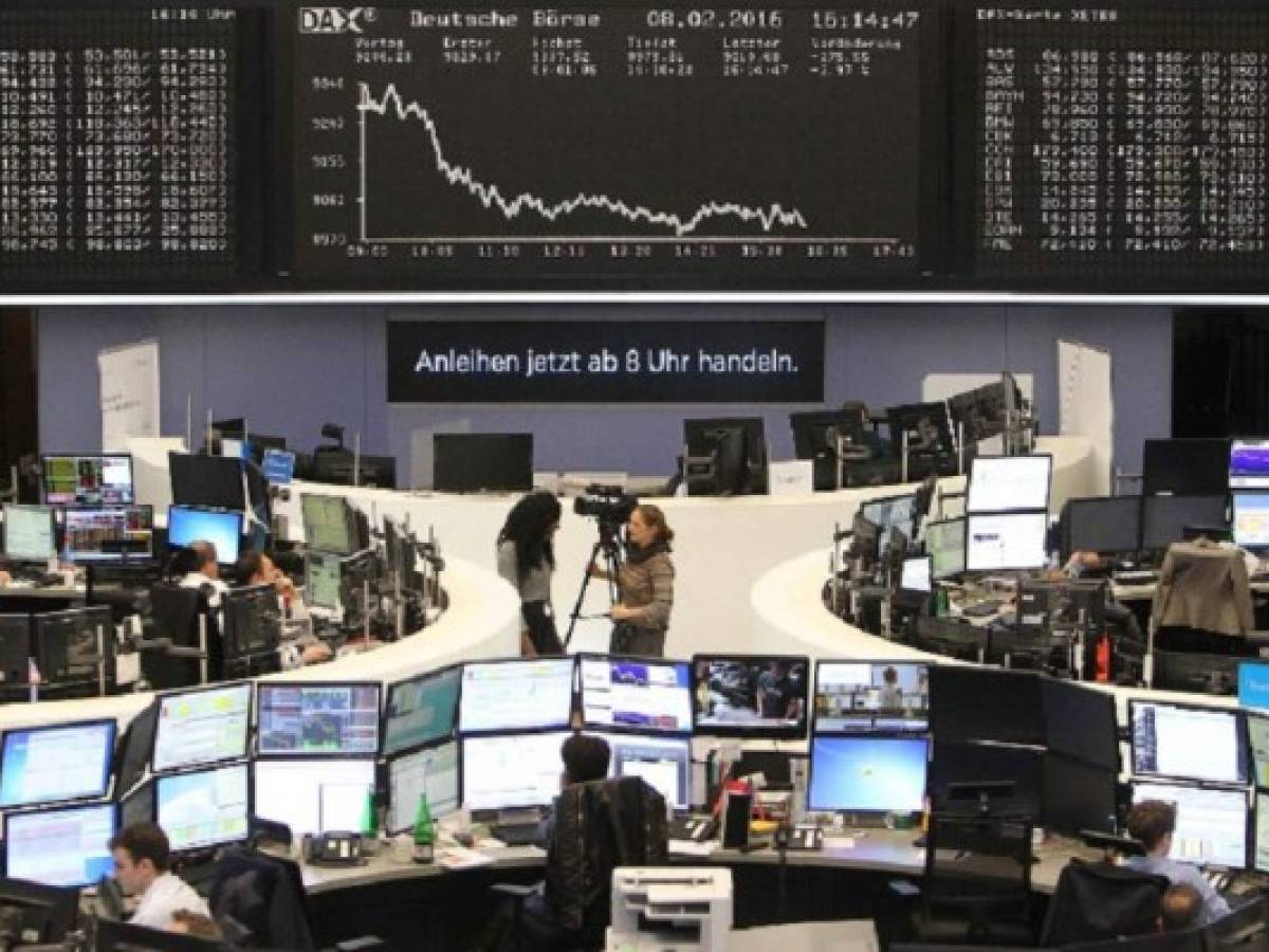 Bolsas europeas se derrumban, arrastradas por sector bancario