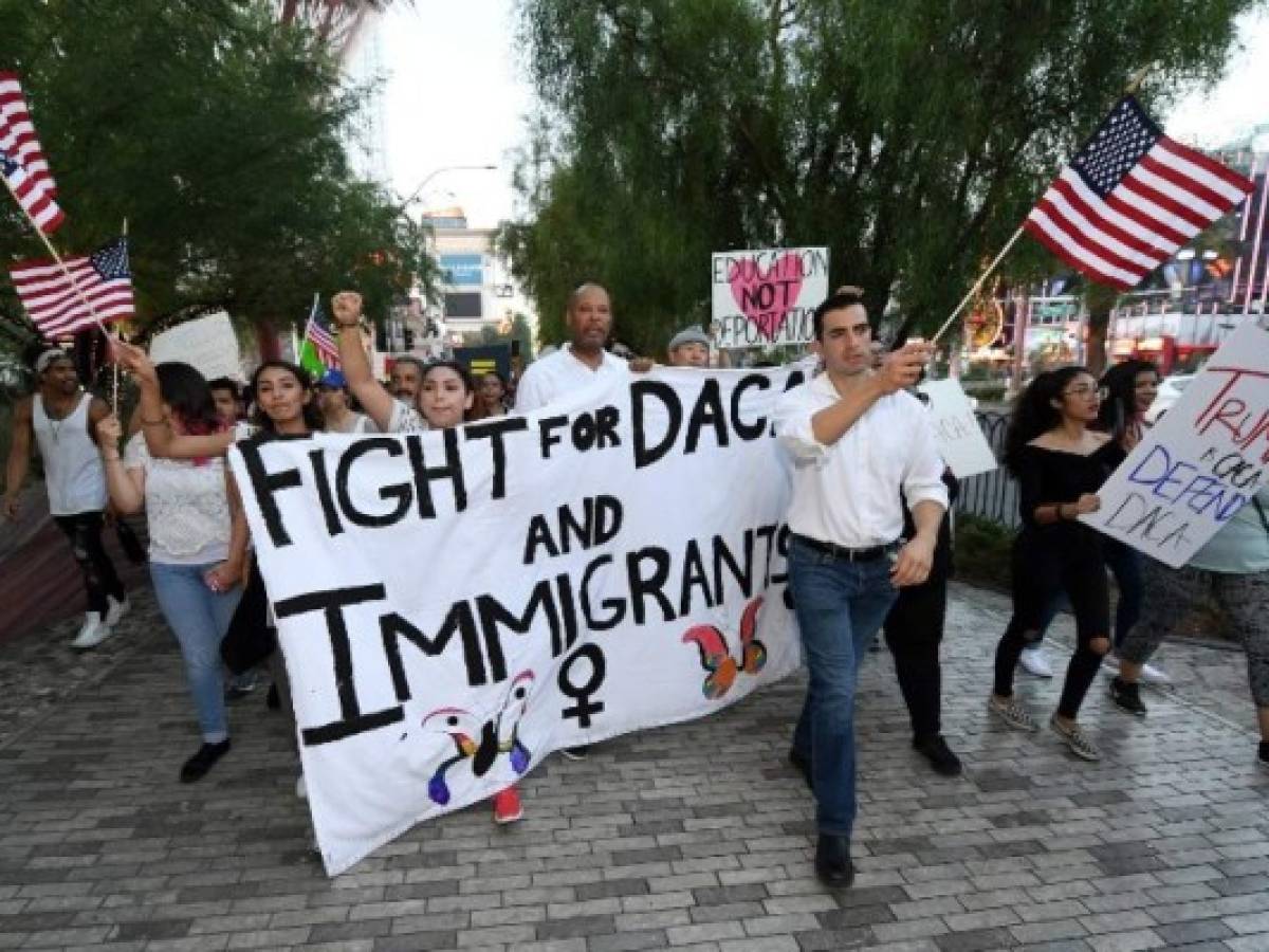 Demócratas presionan apoyo republicano para ley de los dreamers