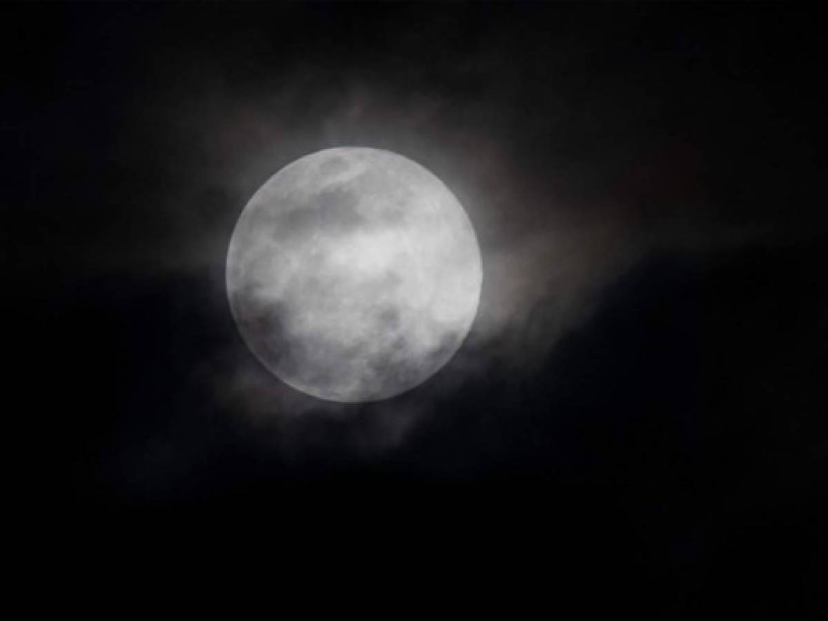 La superluna 'de gusano' se deja ver este 20 de marzo