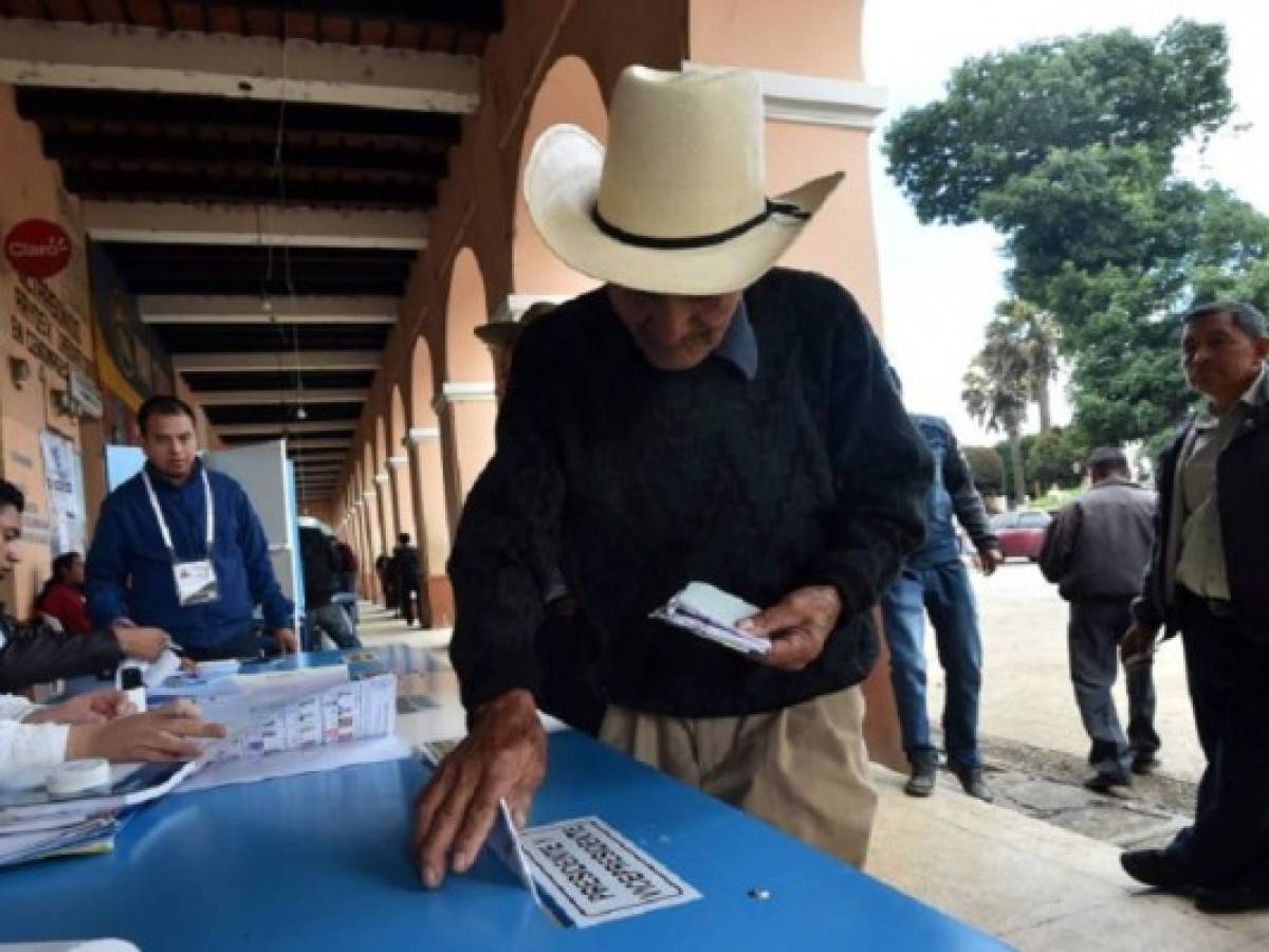 Guatemala amaneció en calma y votando