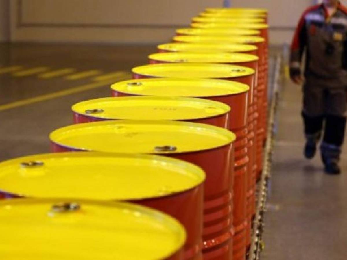 OPEP concierta con otros productores una caída de la oferta petrolera