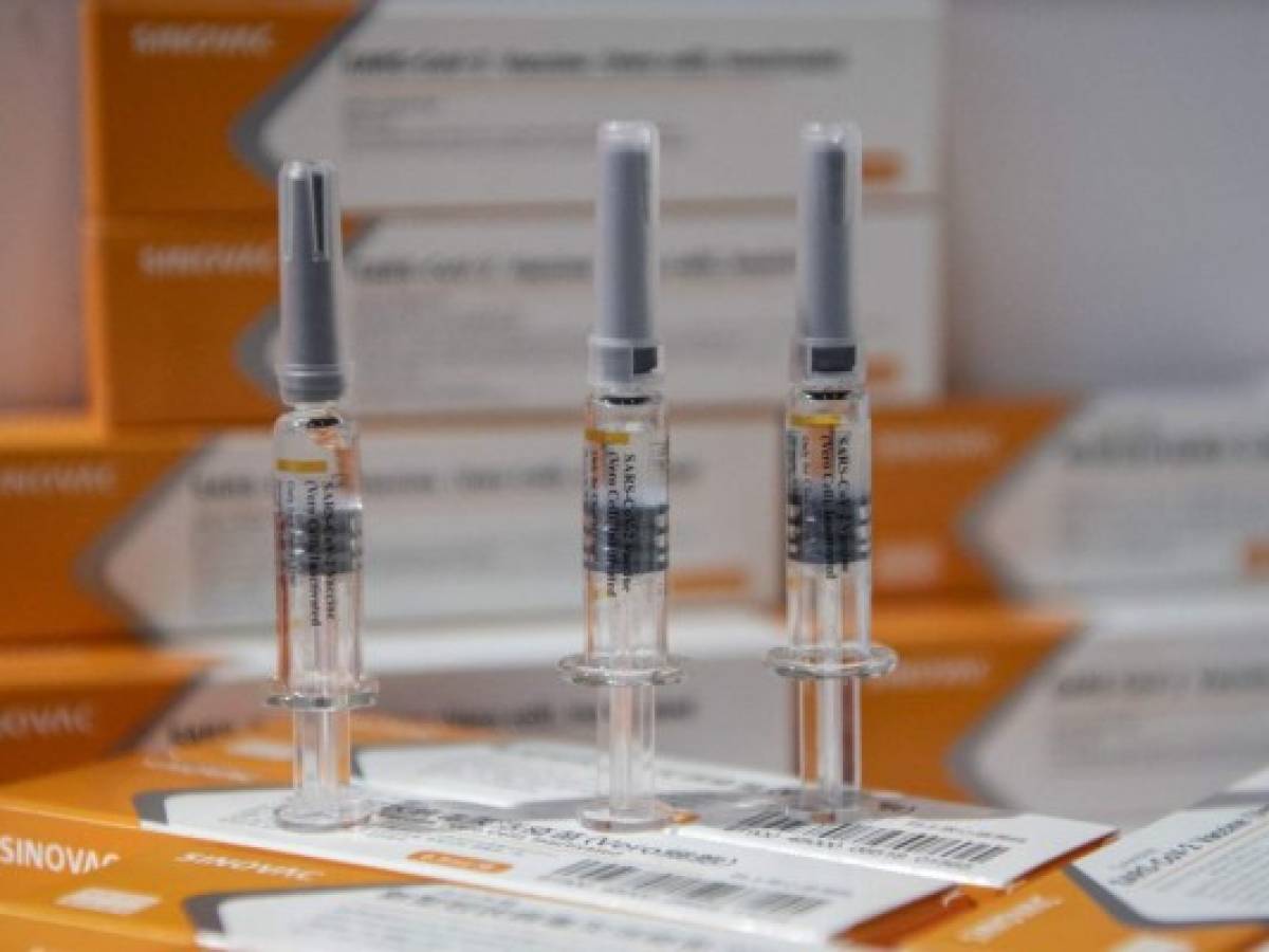 China exhibe por primera vez sus vacunas contra el coronavirus
