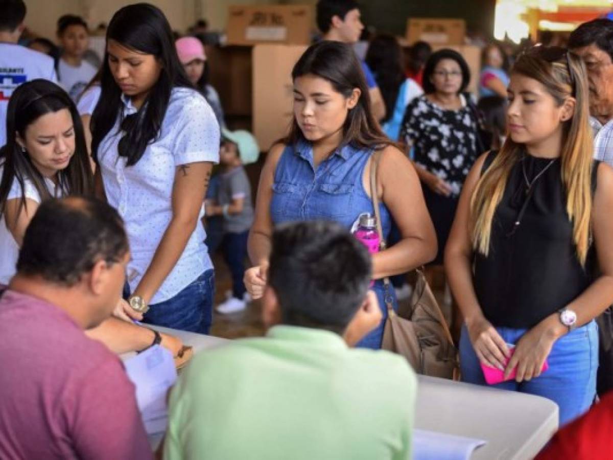 Inicia el conteo de votos en la elección presidencial de El Salvador