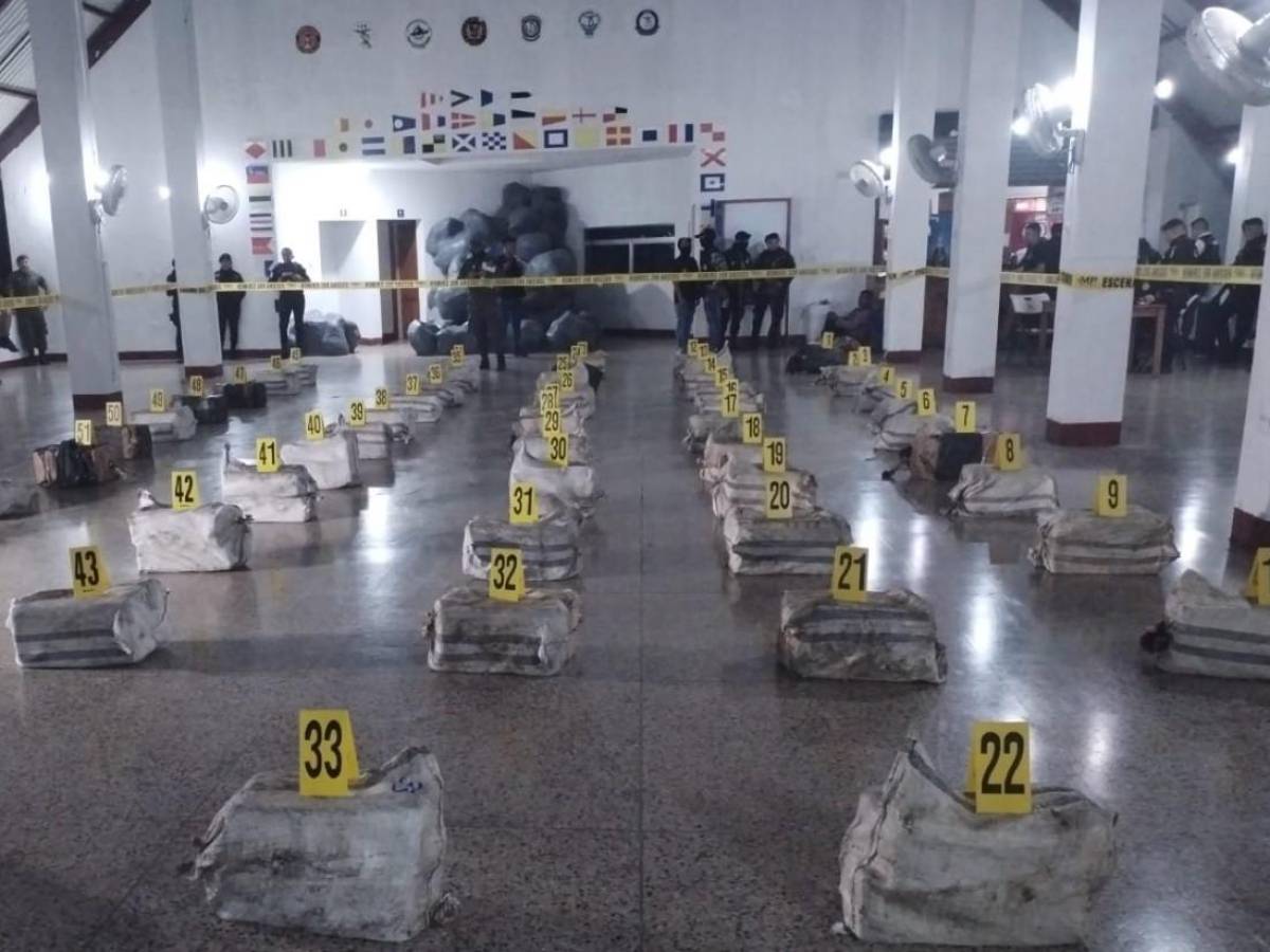 Decomisan en Guatemala más de una tonelada de cocaína en lancha en el Pacífico