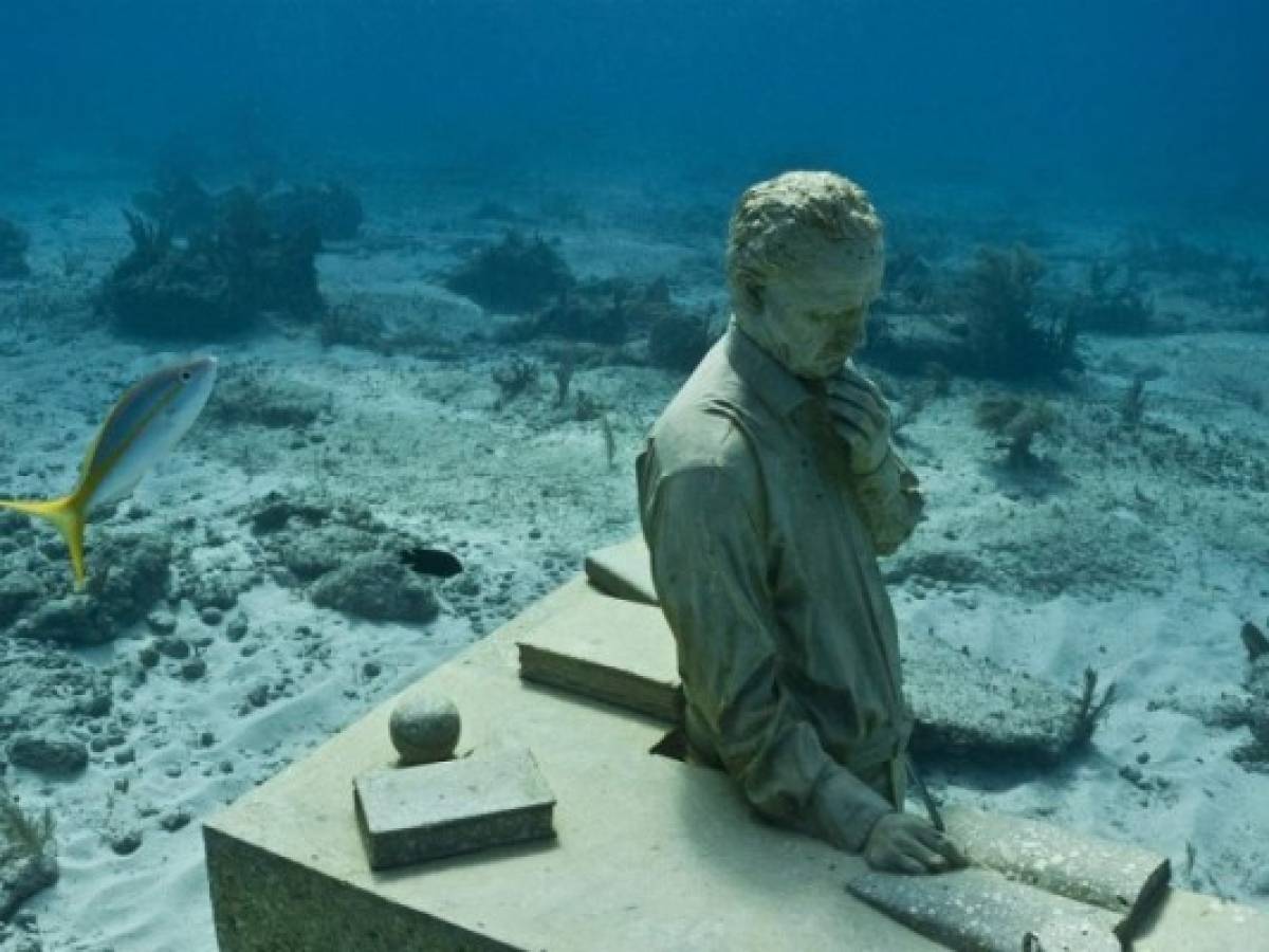 Esculturas bajo el agua en Cancún