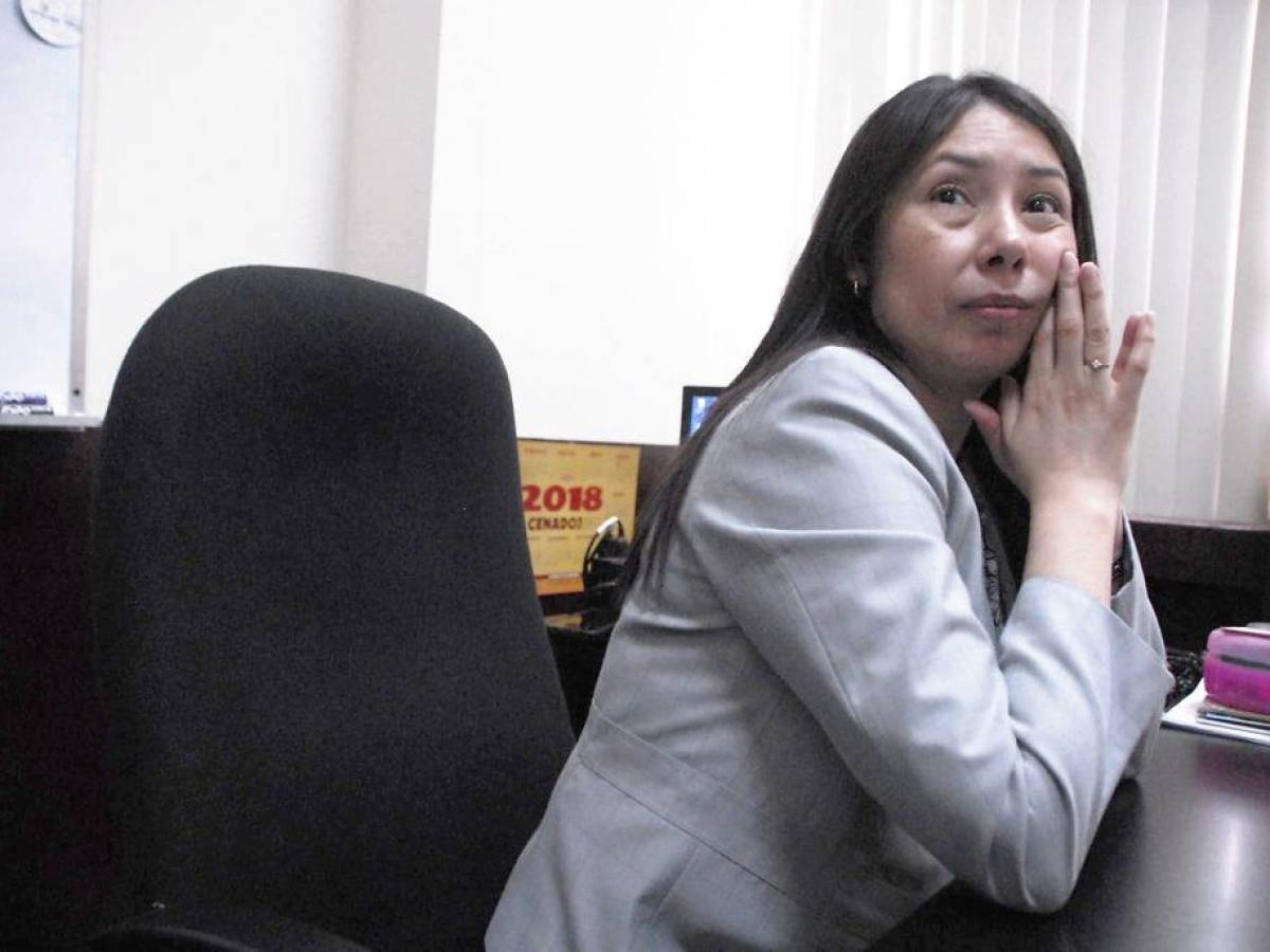 Jueza guatemalteca, premiada por su lucha contra la corrupción, renuncia al cargo y se exilia por amenazas