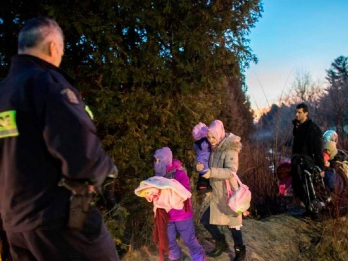 Miles de migrantes afectados en Quebec por nueva ley migratoria