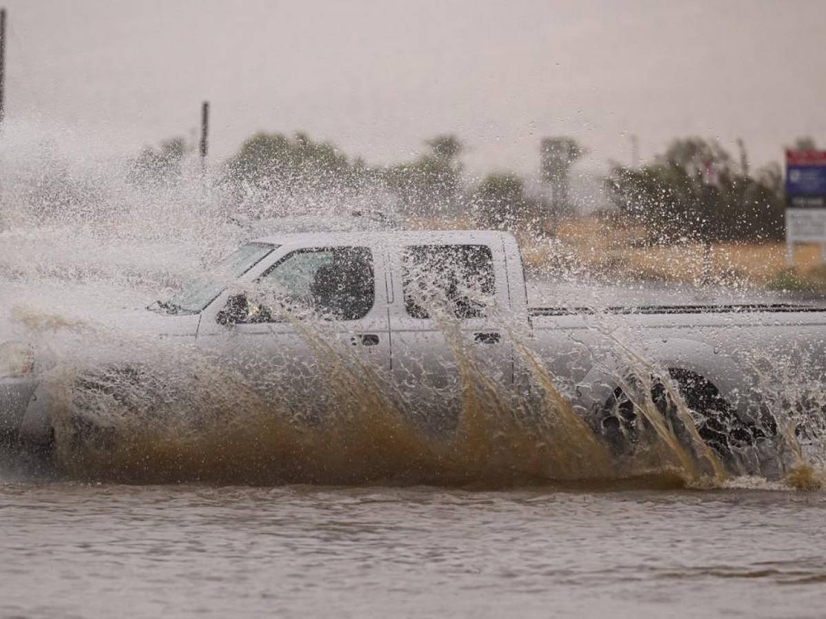 Tormenta Hilary llega a California con fuertes lluvias