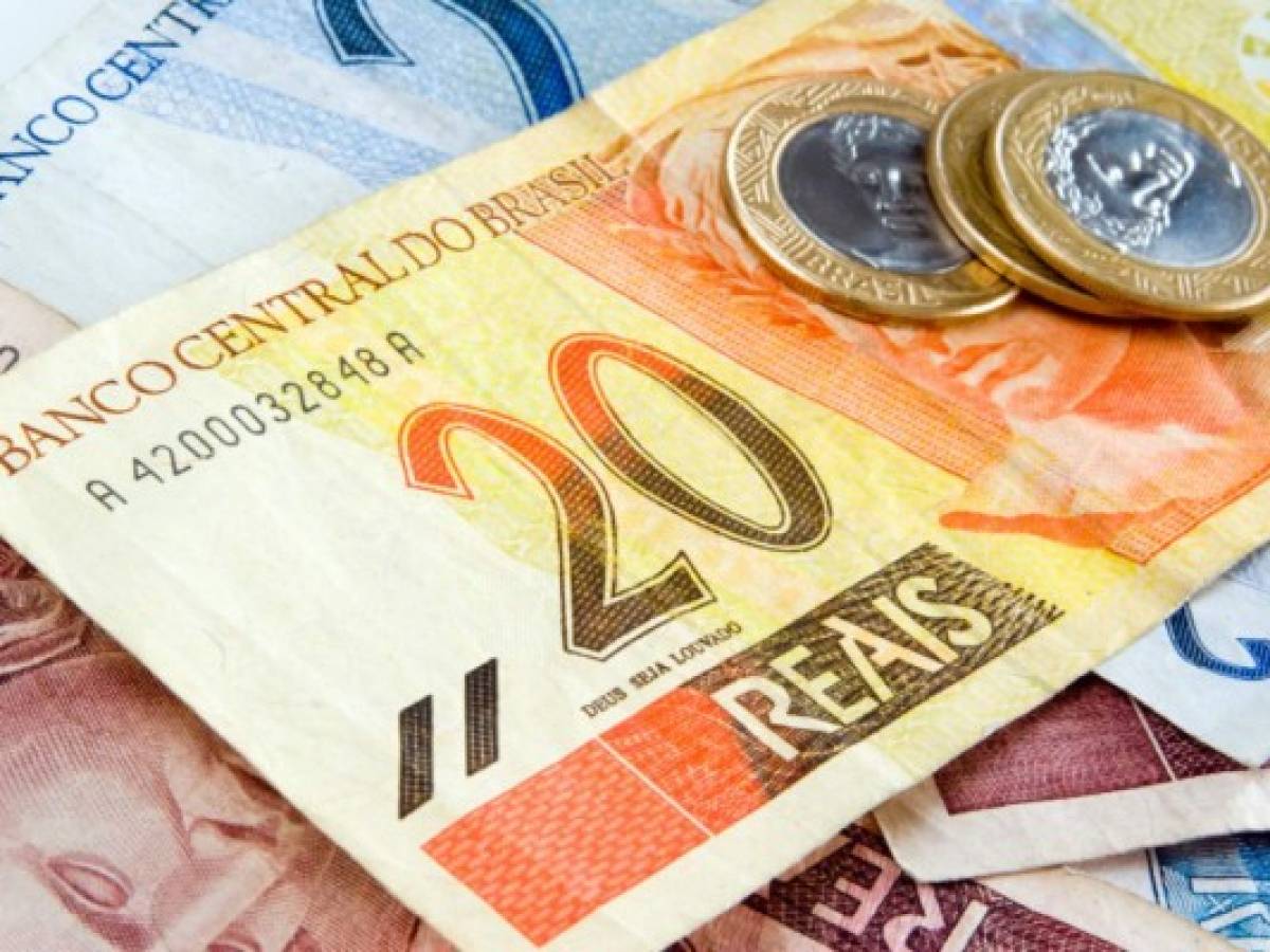 Retirada récord de ahorros de Brasil por tasa de interés