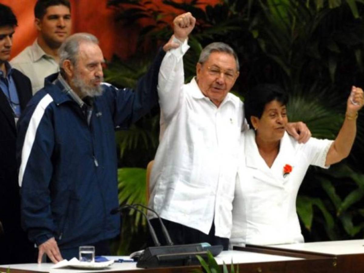 This handout file photo taken on 19 april, 2011 shows Cuban revolutionary leader Fidel Castro Ruz (L), First Secretary of the Cuban Communist Party (PCC) Raul Castro (C) and Nemesia Rodriguez Montano, victim of the mercenary invasion of Playa Giron, during the VI Congress of the PCC at the convention Palace n Havana. No one in Cuba today, wields more power and authority than Raul Castro, who extended his iron hand to the US, making more flexible the last communist regime of Occident. / AFP PHOTO / AIN / Marcelino VAZQUEZ / ----IMAGE RESTRICTED TO EDITORIAL USE - STRICTLY NO COMMERCIAL USE----- / GETTYOUT