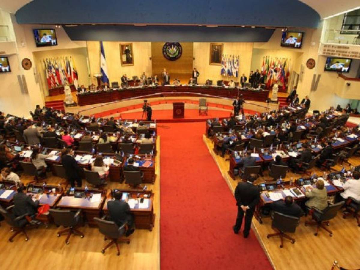 El Salvador inicia debate parlamentario para despenalizar aborto