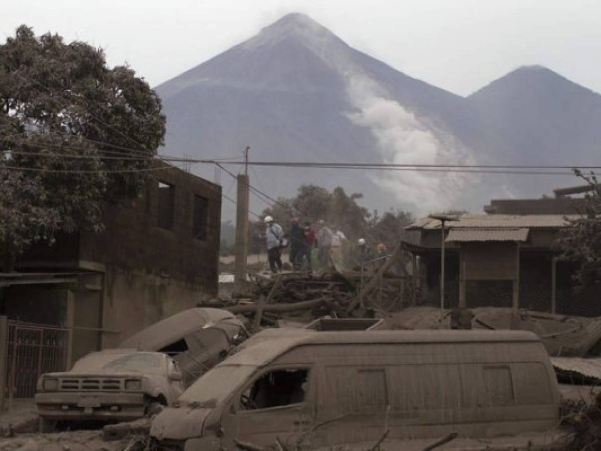Casi 200 desaparecidos por erupción de volcán en Guatemala