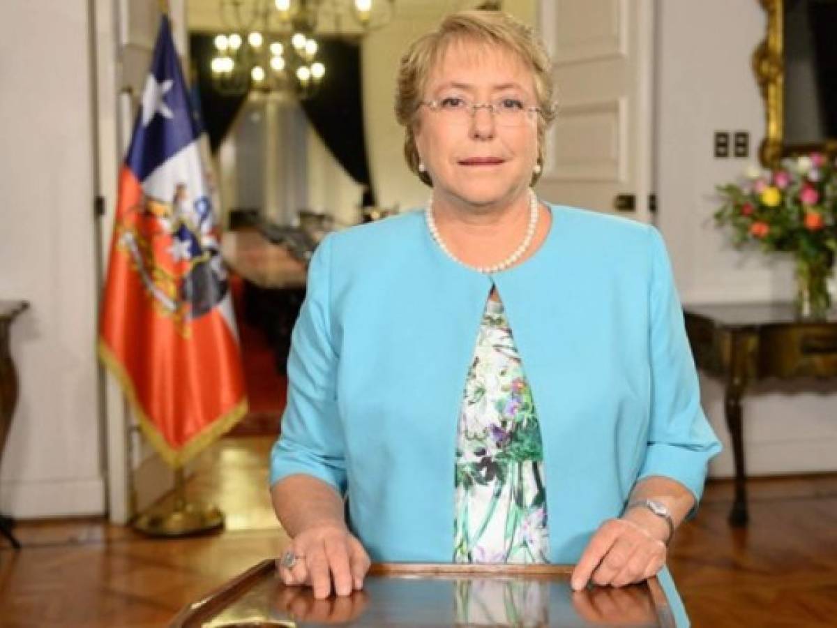Bachelet pidió la renuncia a todo su gabinete
