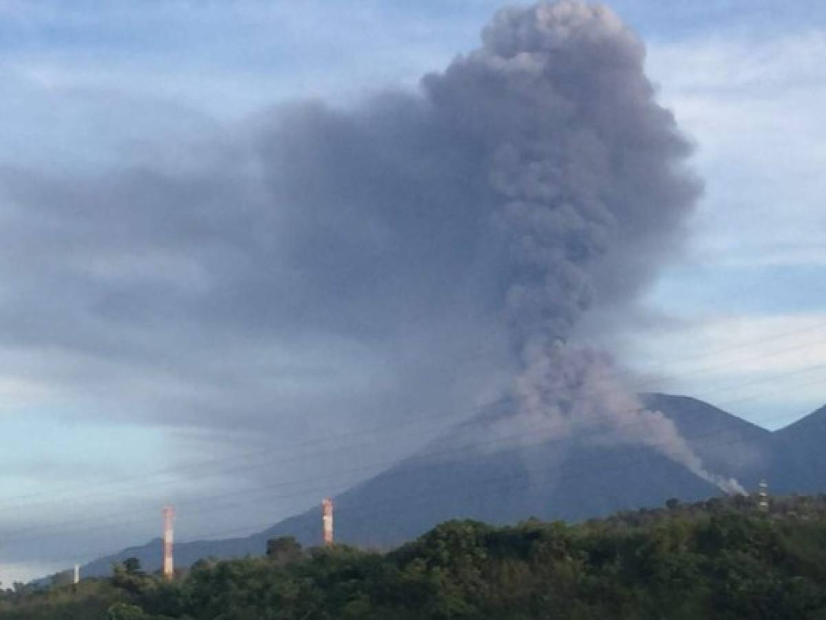 Guatemala: Volcán de Fuego registra potente erupción