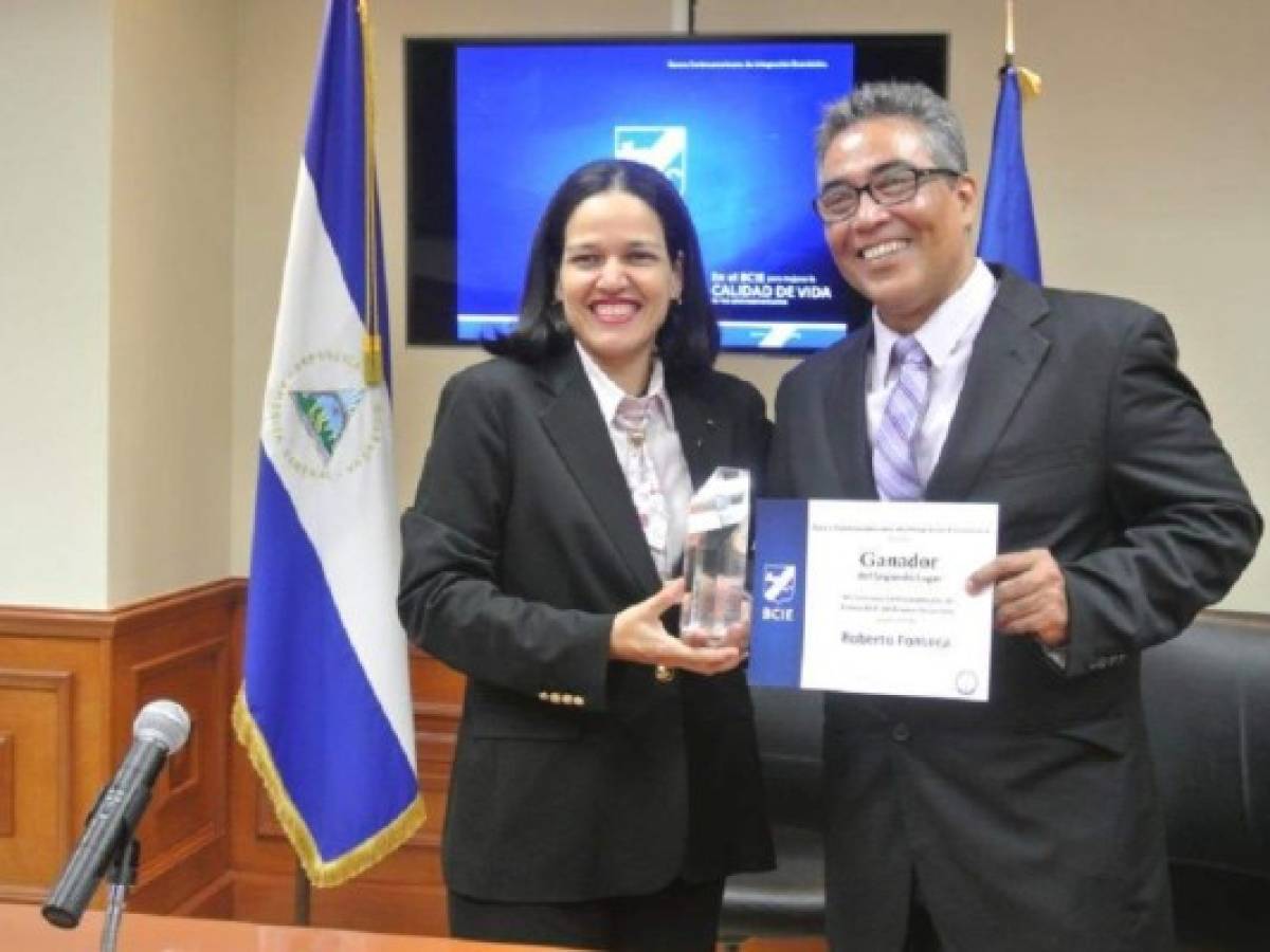 Periodista de Estrategia y Negocios premiado por el BCIE
