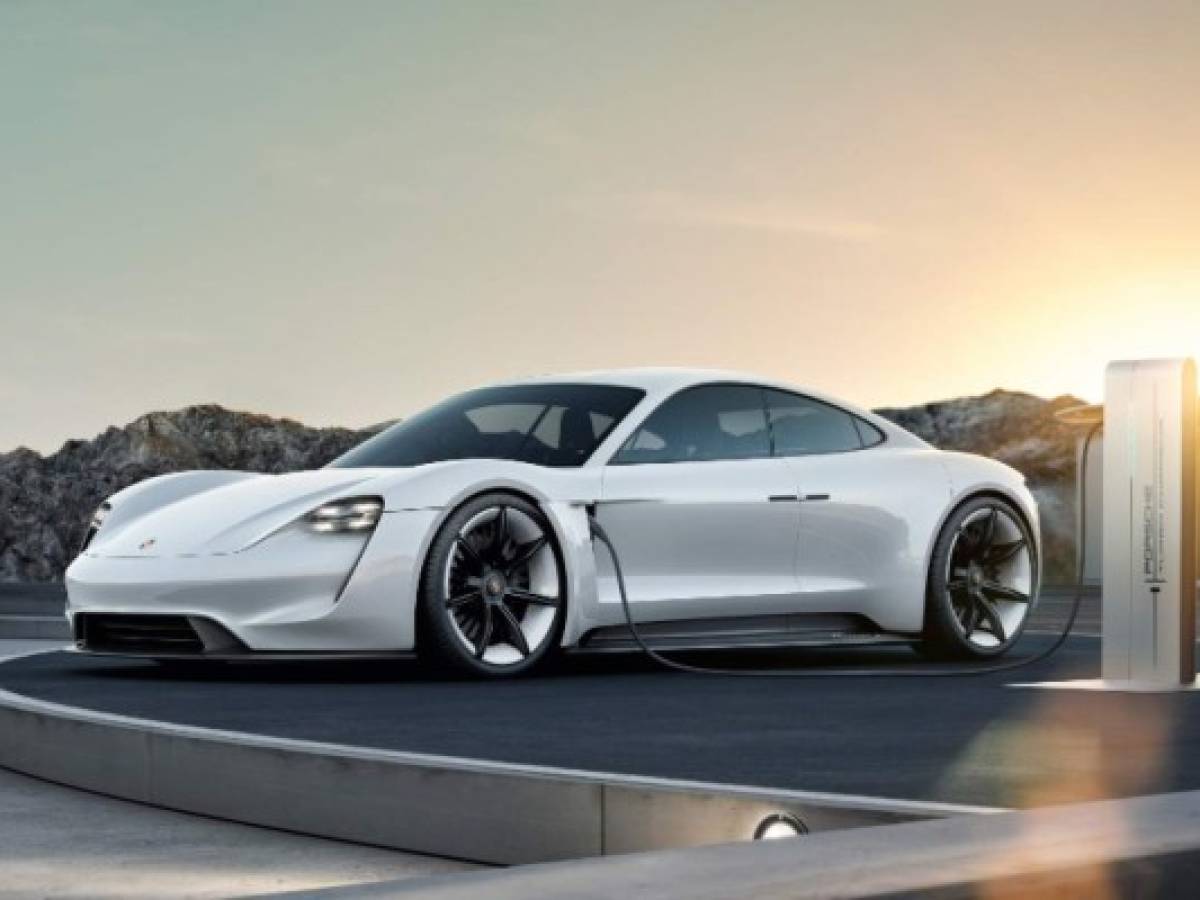 El primer Porsche 100% eléctrico se llamará Taycan