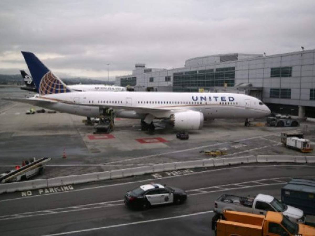 Nueva crisis en United por violenta expulsión de un pasajero