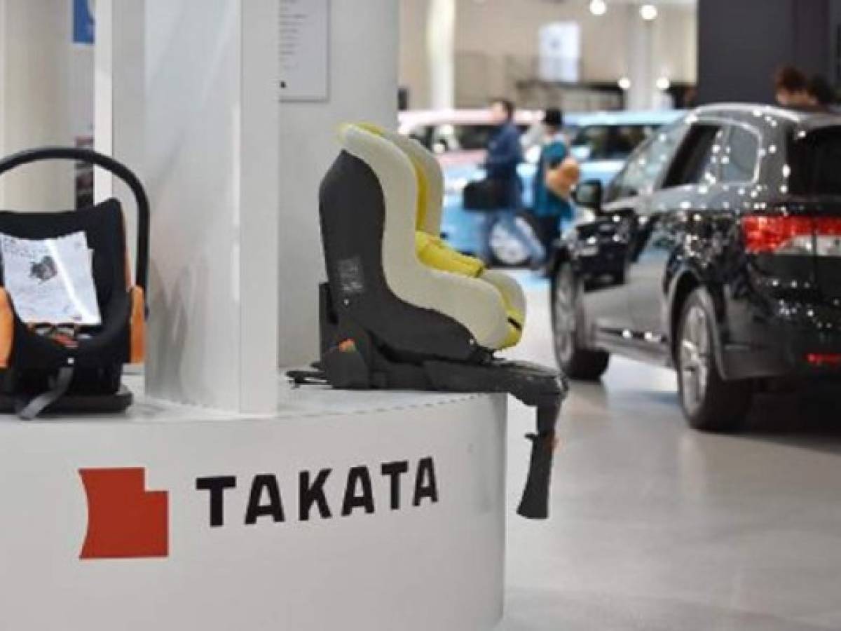 Takata se hunde en crisis por sus airbags explosivos
