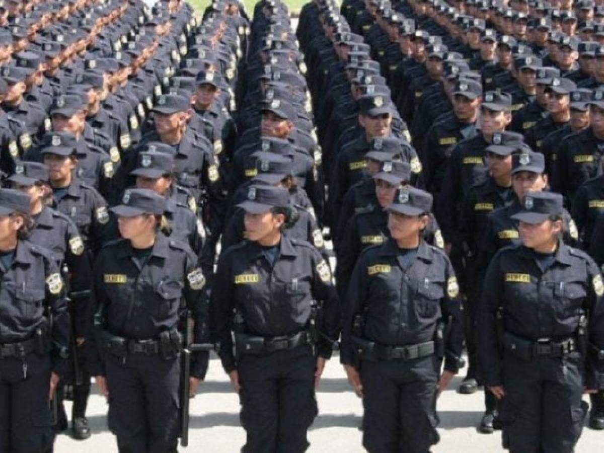 El Salvador ayudará a familias de policías fallecidos