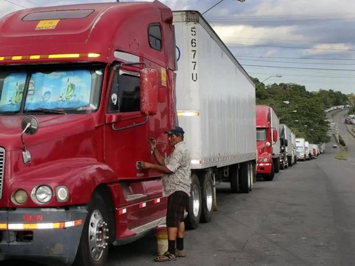 Guatemala: Comercio reporta 1.700 contenedores atrasados por mal estado de carreteras