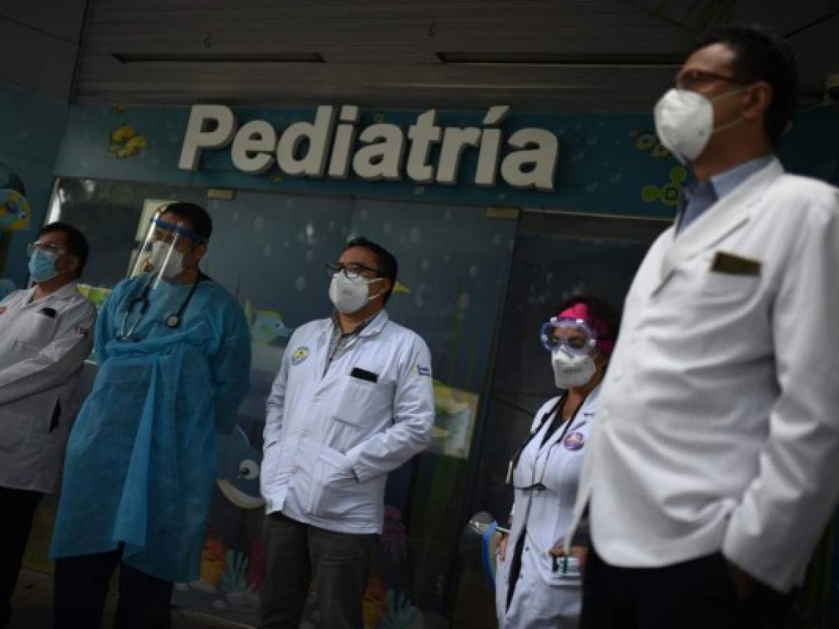 Médicos en Guatemala exigen vacunas contra covid-19