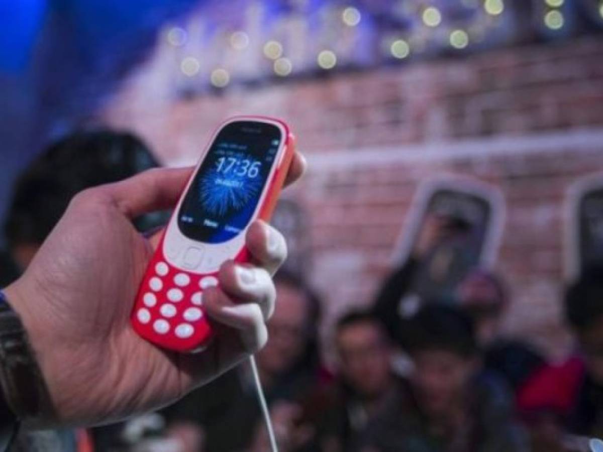 Teléfonos móviles 'tontos' resisten la embestida de los inteligentes