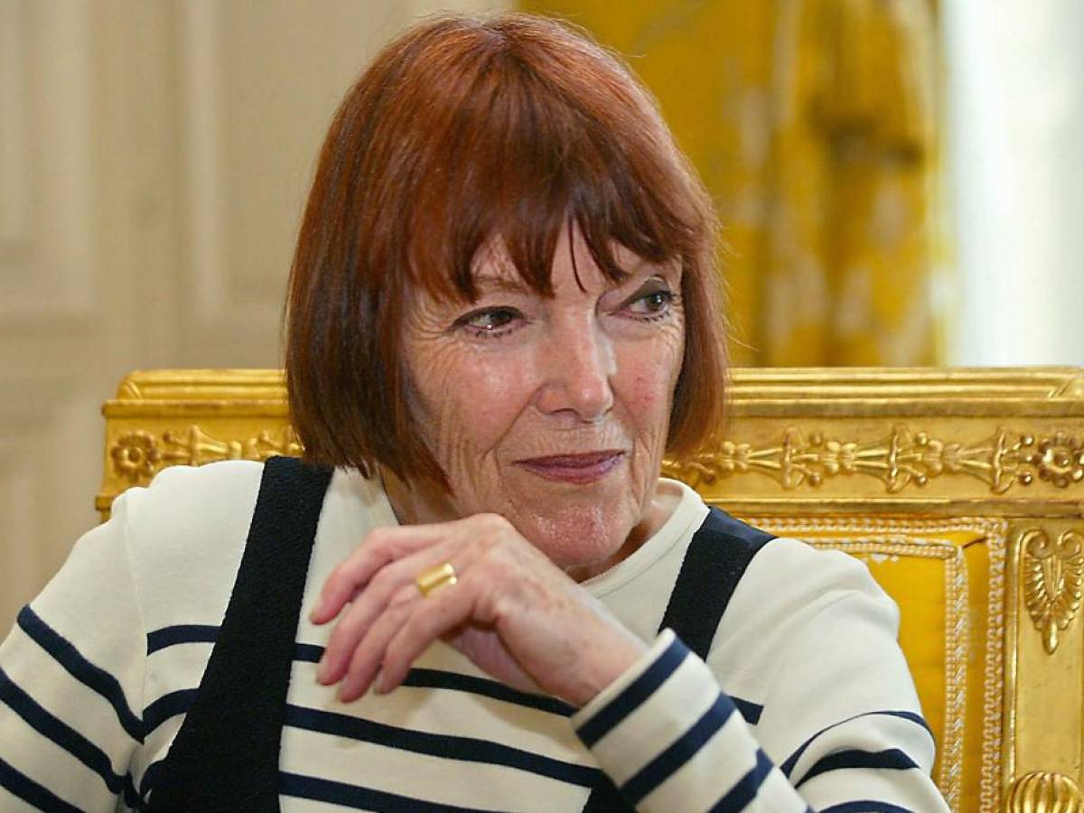 Diseñadora Mary Quant, que popularizó la minifalda, muere a los 93 años