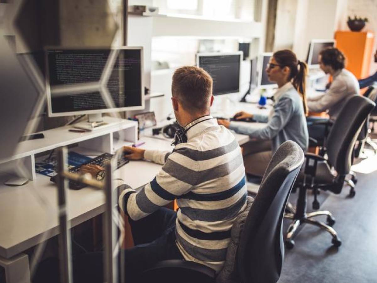 Estos son los trabajos en los que más aumenta o disminuye la demanda, según el BM