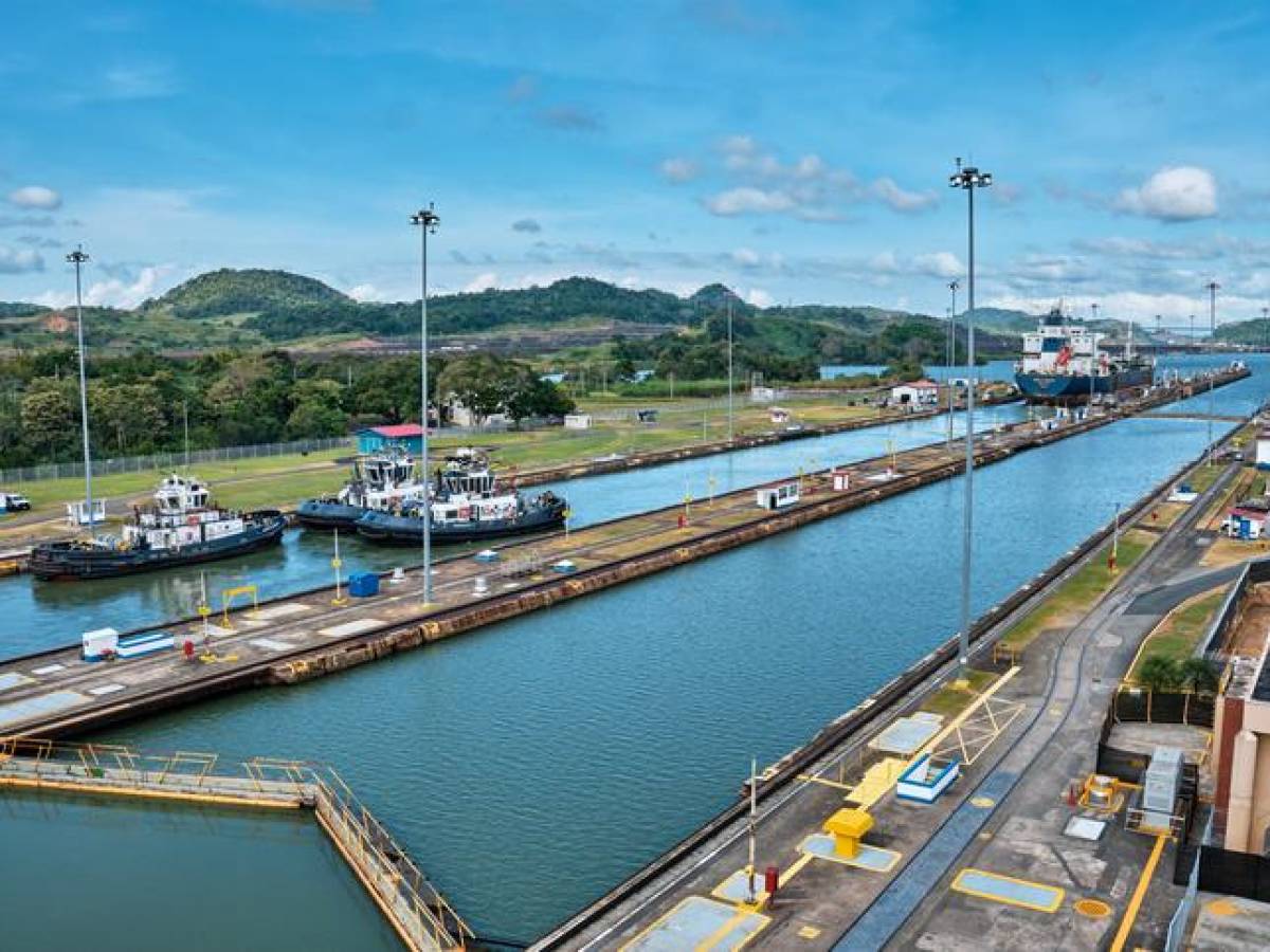 Canal de Panamá inicia ajuste del nivel del calado para buques