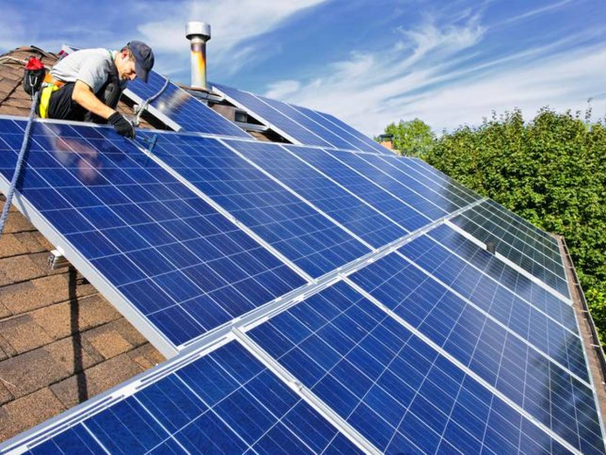 Reducción de costos impulsa uso de paneles solares en residencias