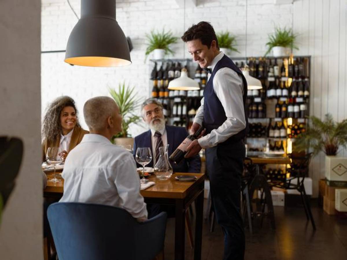 Actividad empresarial y ofertas de empleo en EEUU se desaceleran en junio