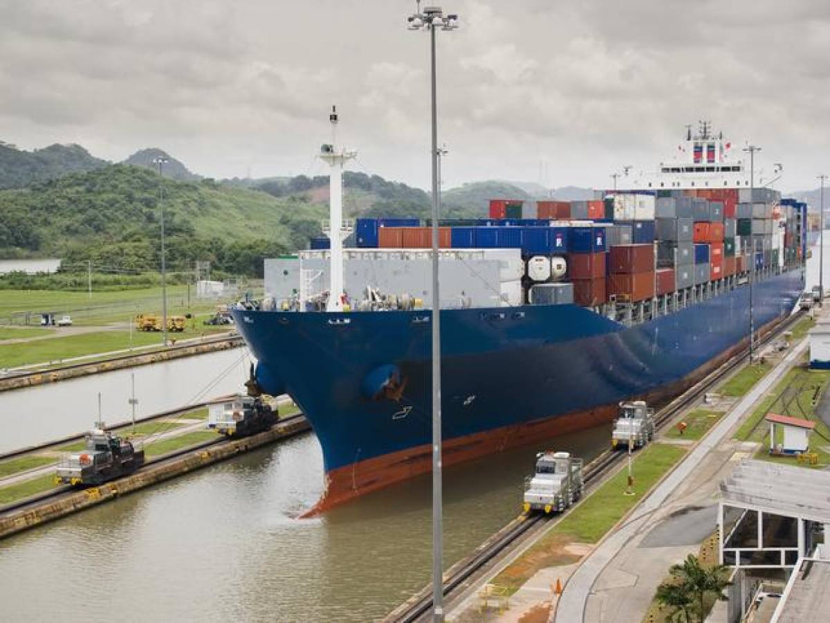 Canal de Panamá disminuye progresivamente el calado de los buques por la sequía