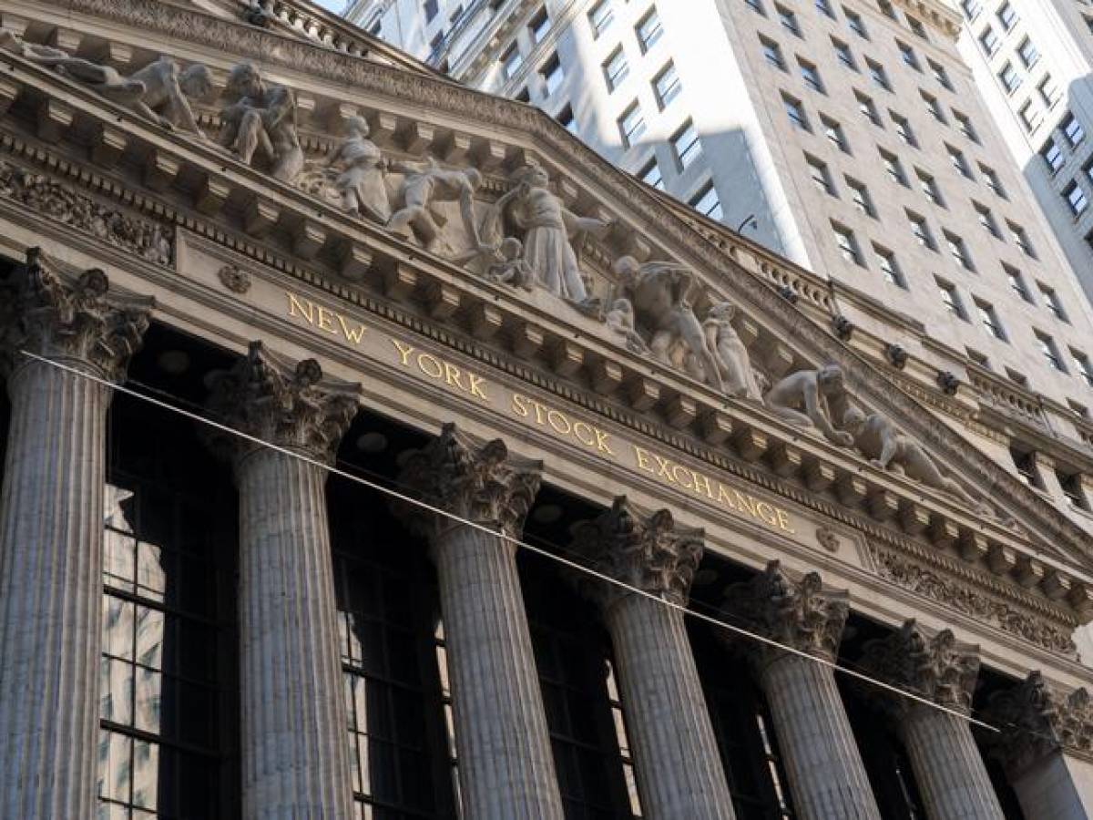 Wall Street cierra en baja golpeada por las tecnológicas