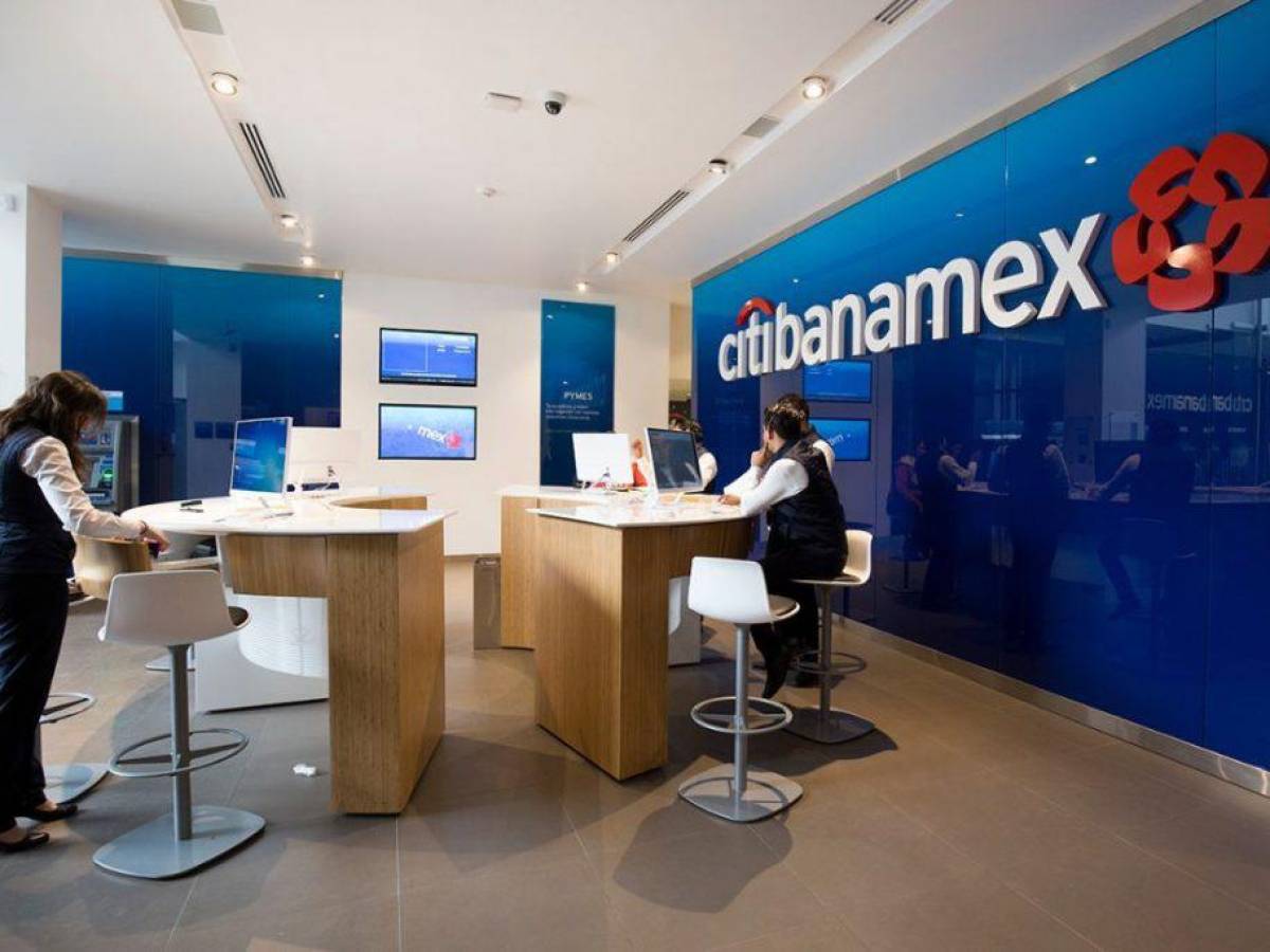 Carlos Slim dispuesto a disputar Banamex a Banco Santander
