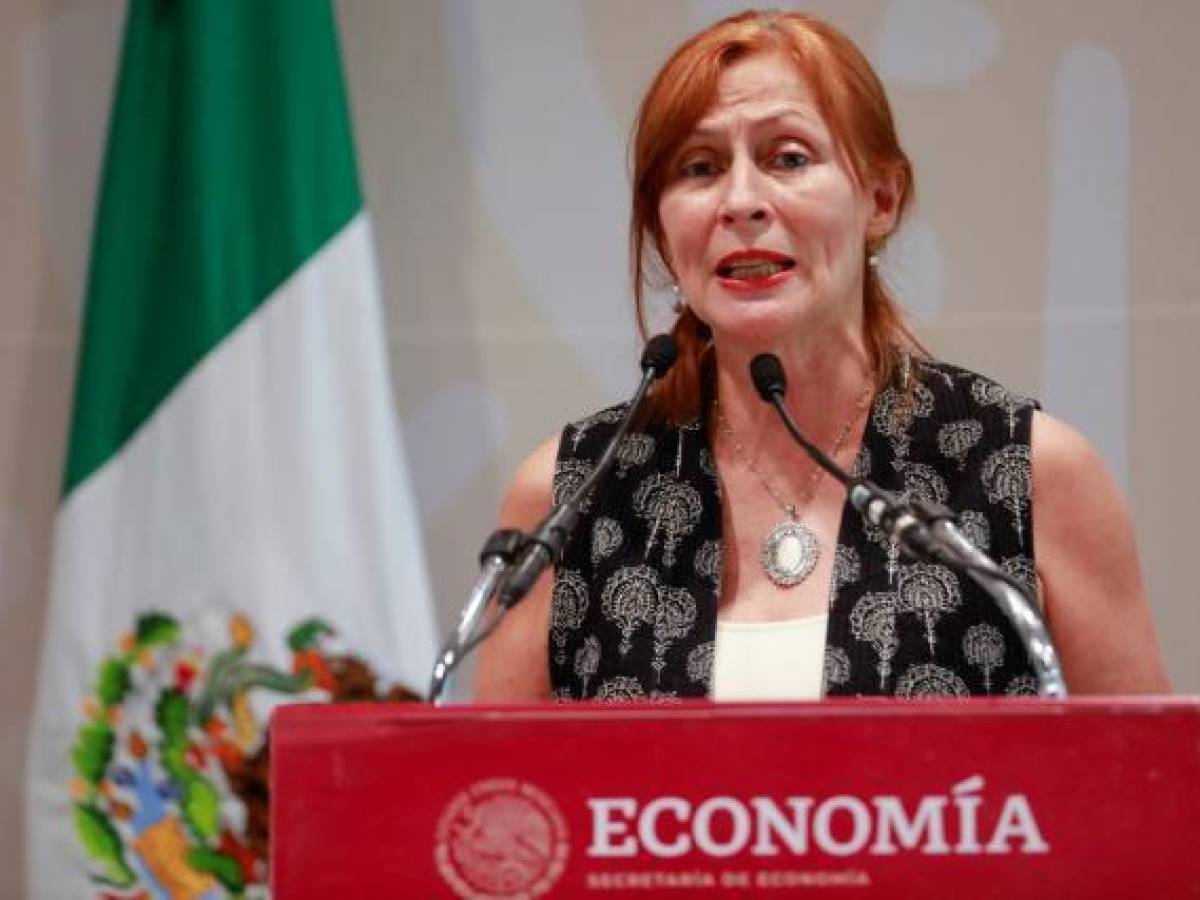 Renuncia a su cargo secretaria de Economía de México