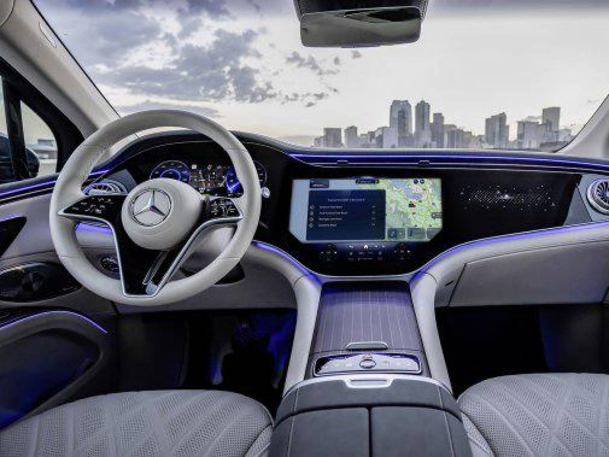 ChatGPT estará en los vehículos de Mercedes-Benz para hablar con los conductores