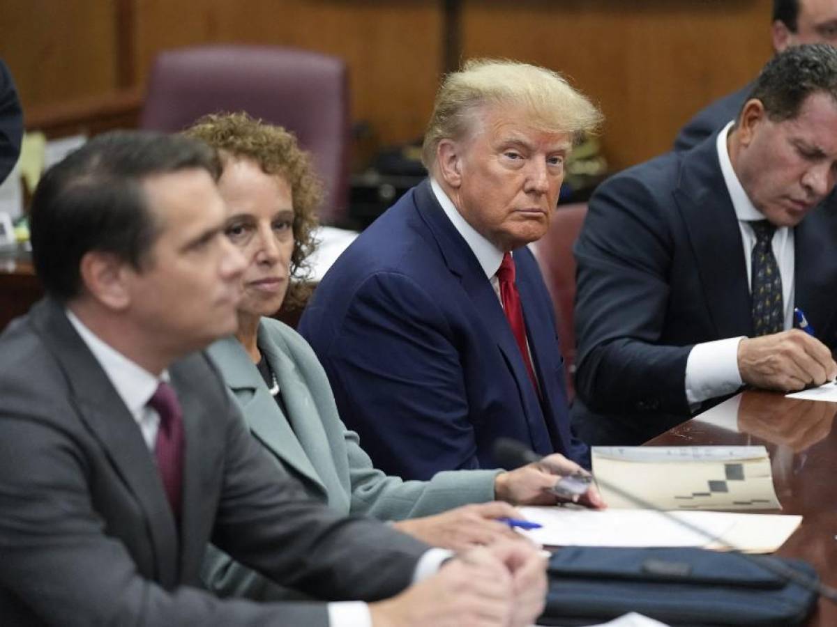 Donald Trump comparece ante el juez en una histórica audiencia en Nueva York