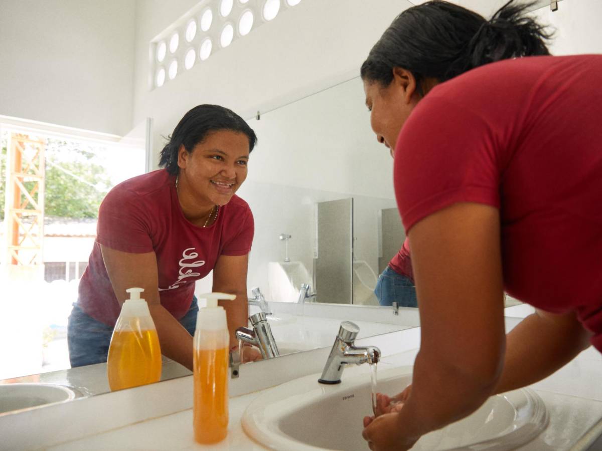 Kimberly-Clark invita a la reflexión sobre el desafío del saneamiento básico con la campaña “¿Dónde está el baño?”