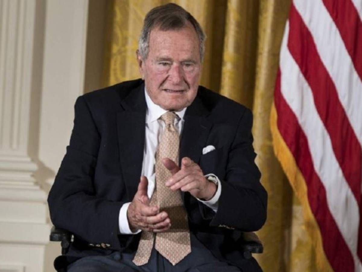 George H.W. Bush, tercera noche ingresado en hospital