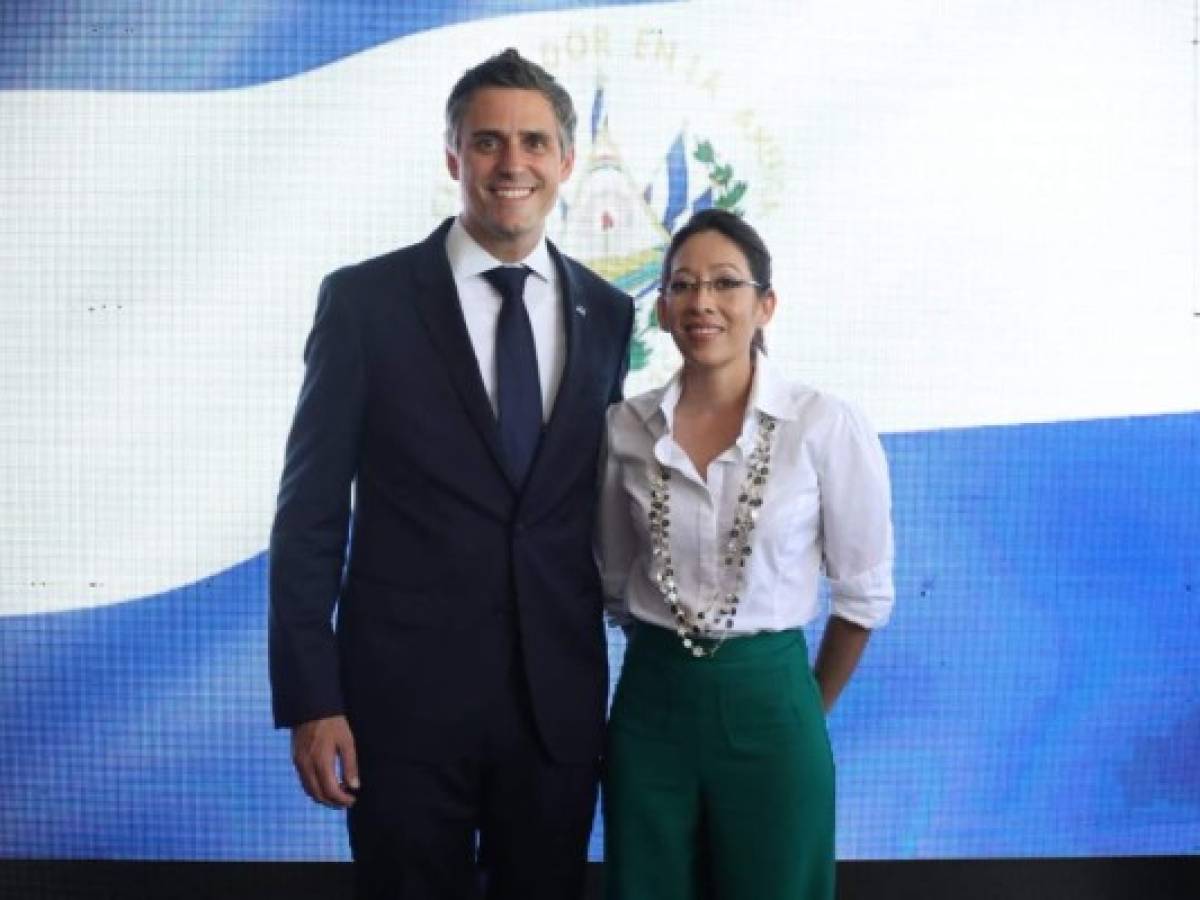El Salvador: Ricardo Poma apoya candidatura a vicepresidencia de Carmen Aída Lazo