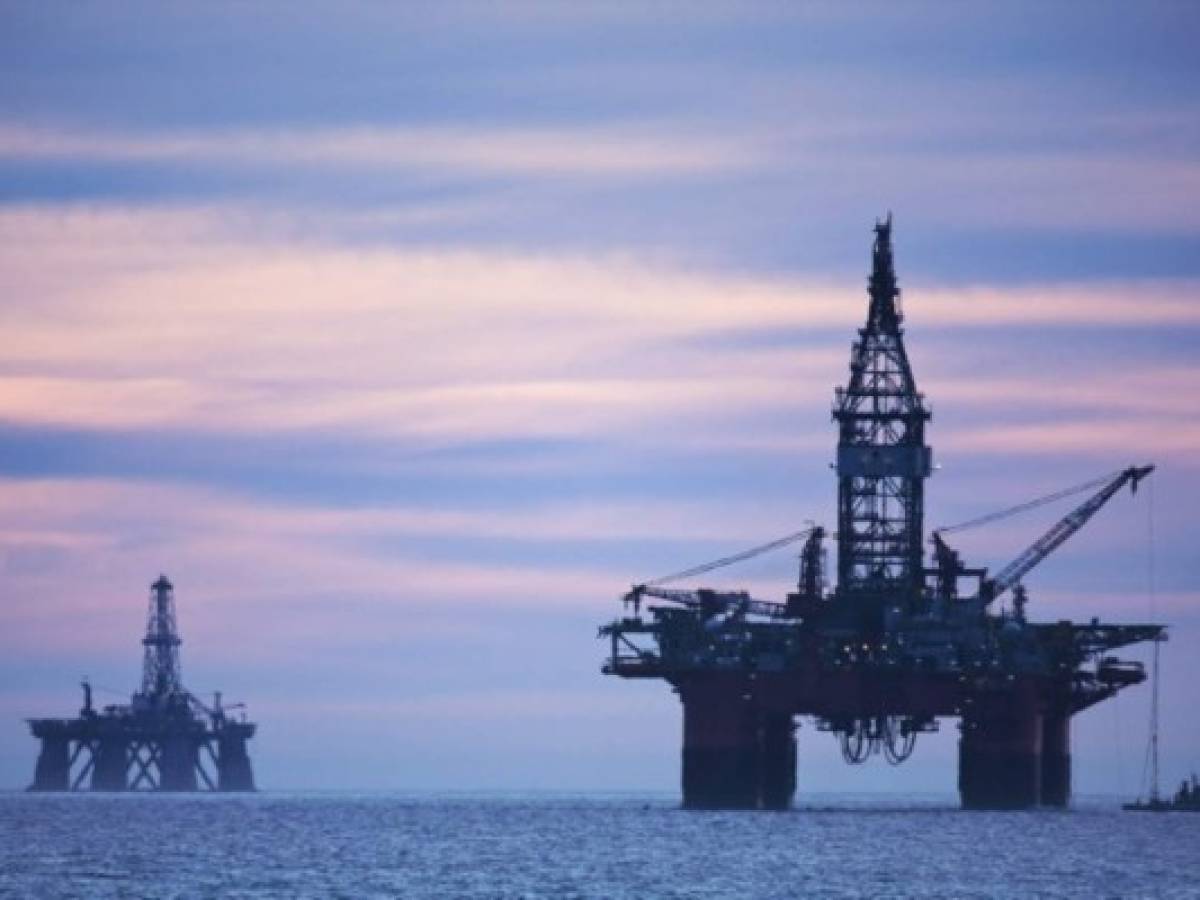 La AIE advierte de que la subida del petróleo reducirá la demanda global