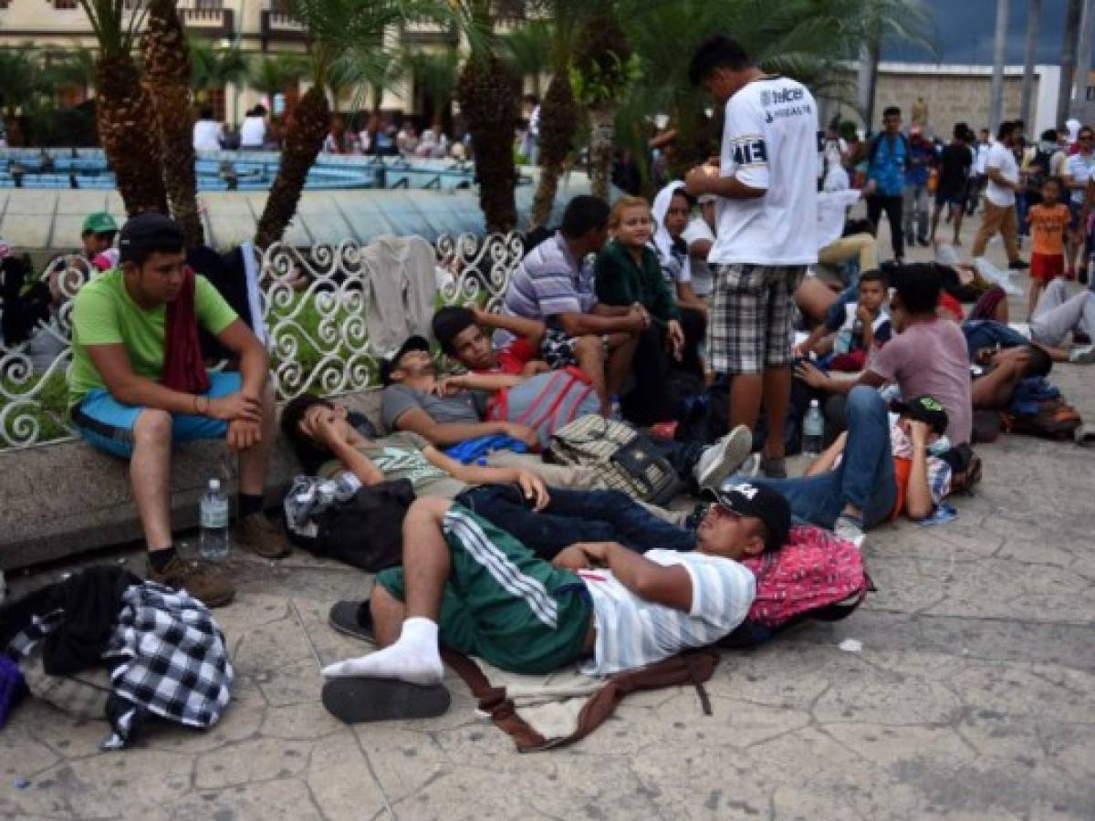 Trump dice que hará todo lo posible para detener a migrantes hondureños