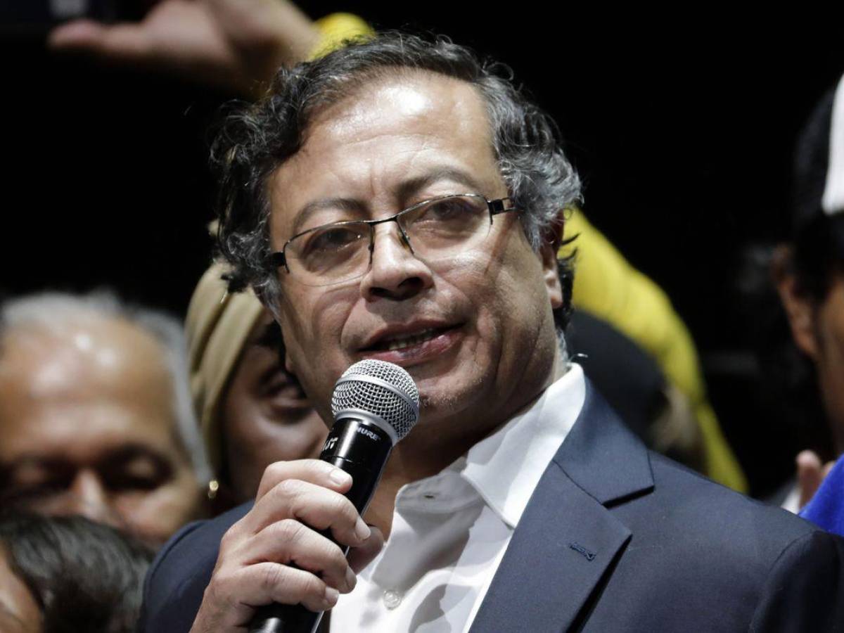 Gustavo Petro asumirá hoy como primer presidente de izquierda en Colombia