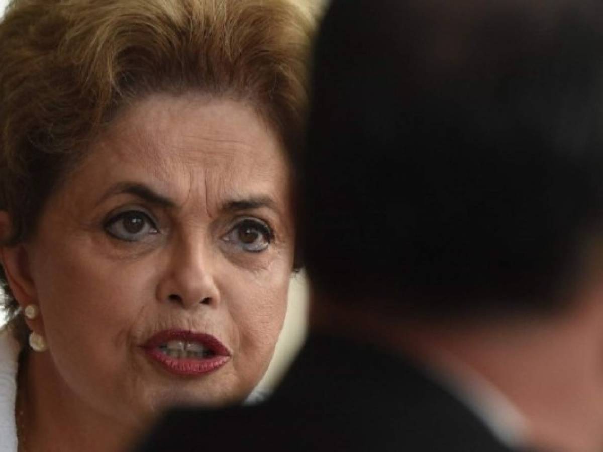 Rousseff, más activa que nunca en redes sociales, ejerce de ‘presidenta virtual’