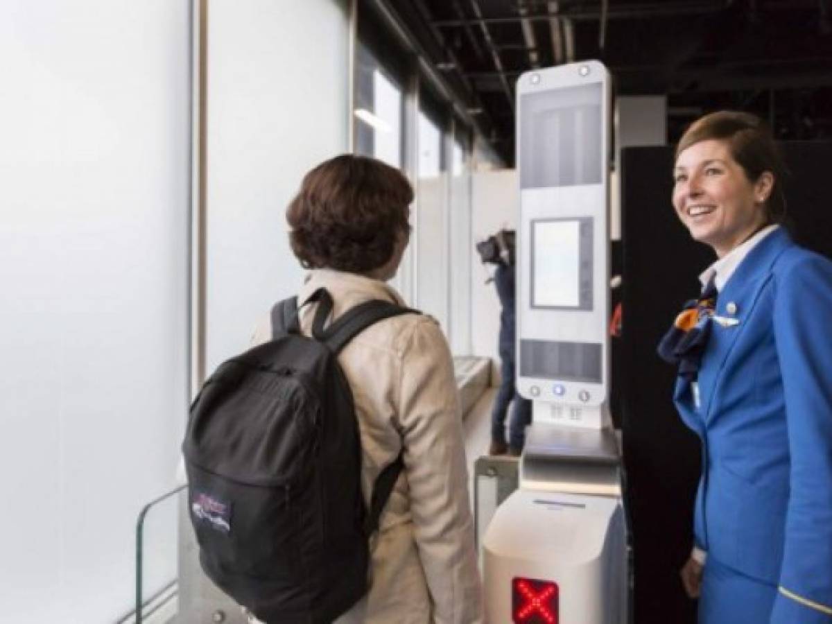 KLM quiere eliminar las filas de abordaje con tecnología