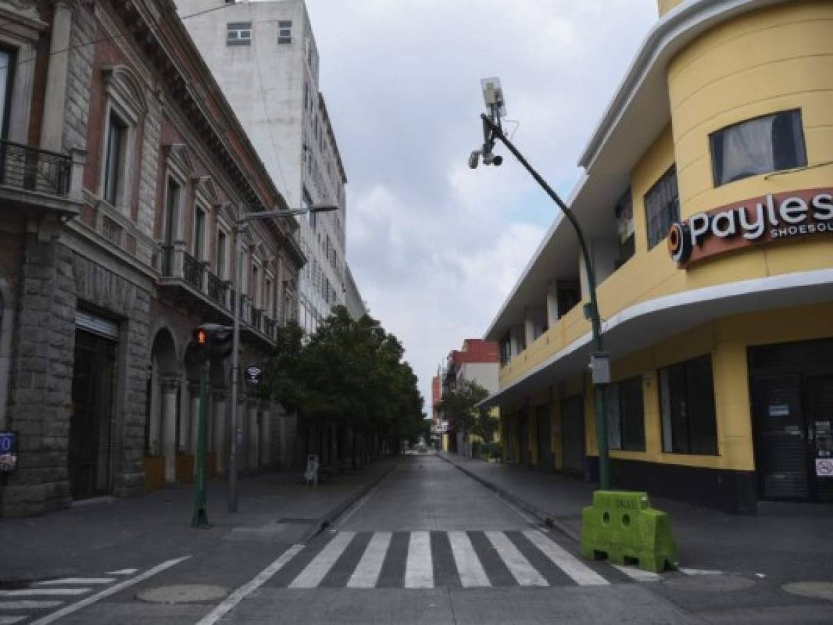 Casi un millar de guatemaltecos arrestados durante encierro total por covid-19